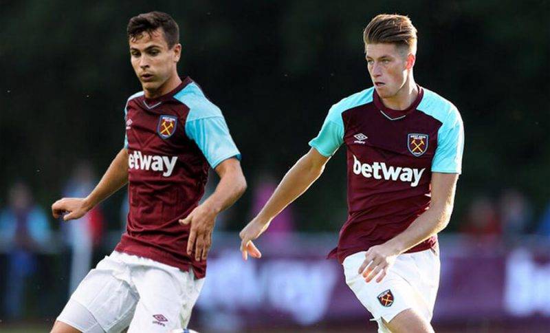 他在更衣室 他在更衣室